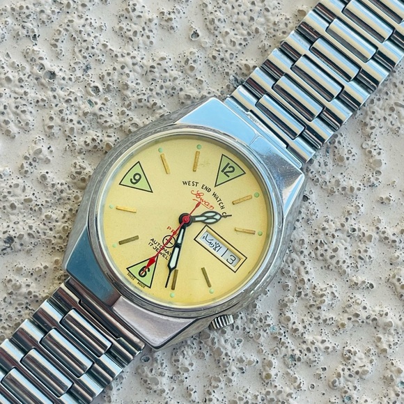 West End watch - Picture 5 of 5